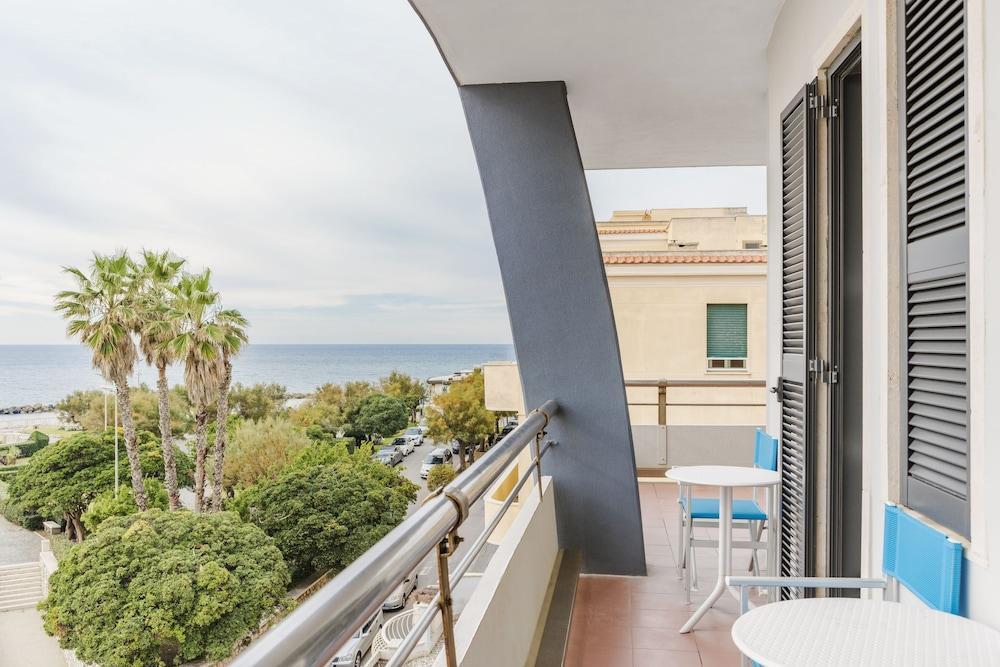 Hotel Riviera Anzio Esterno foto