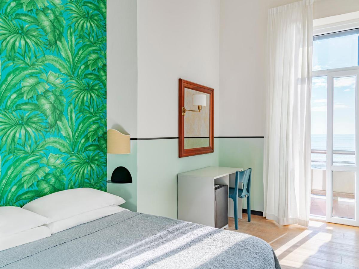 Hotel Riviera Anzio Esterno foto