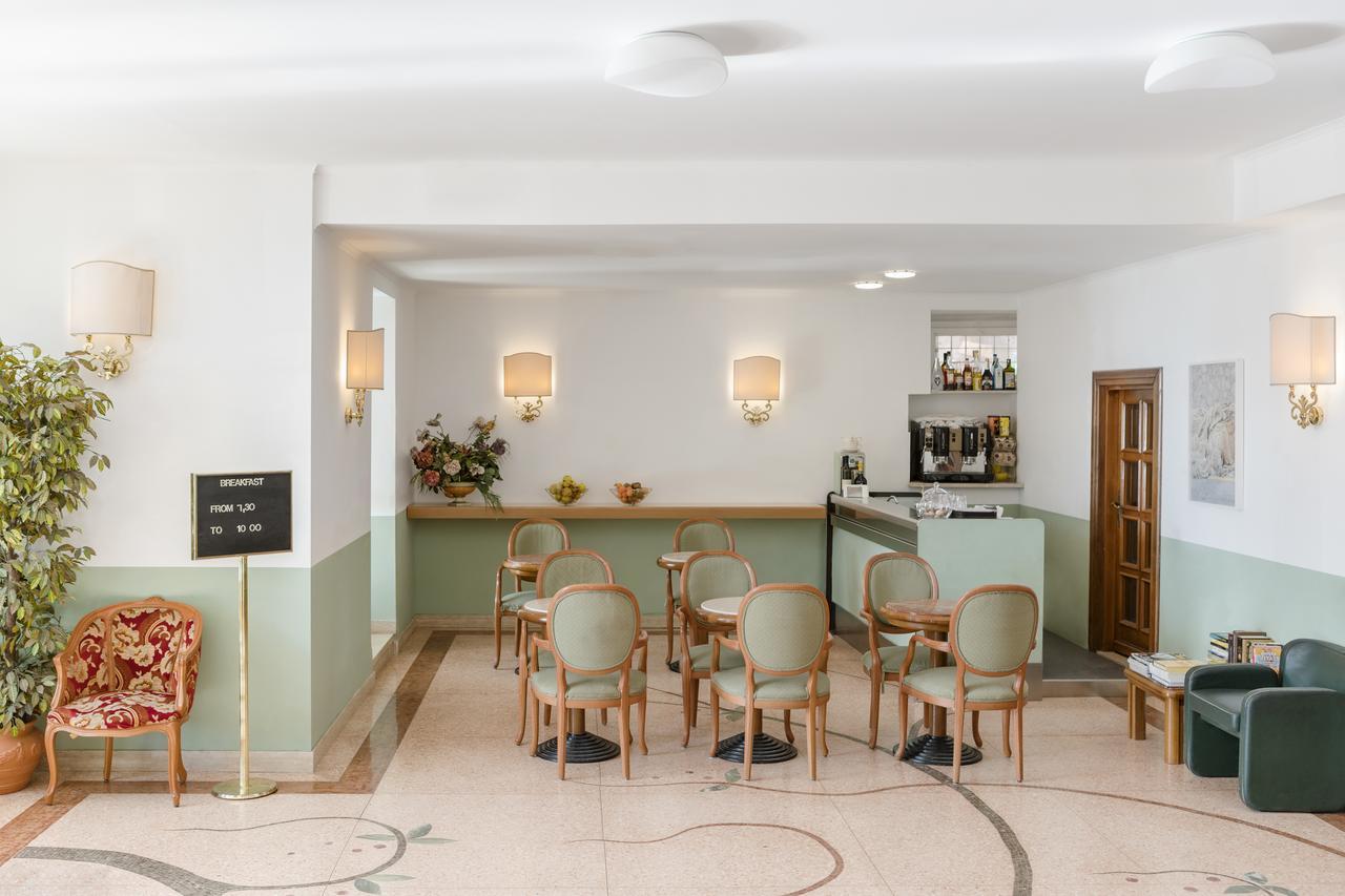 Hotel Riviera Anzio Esterno foto