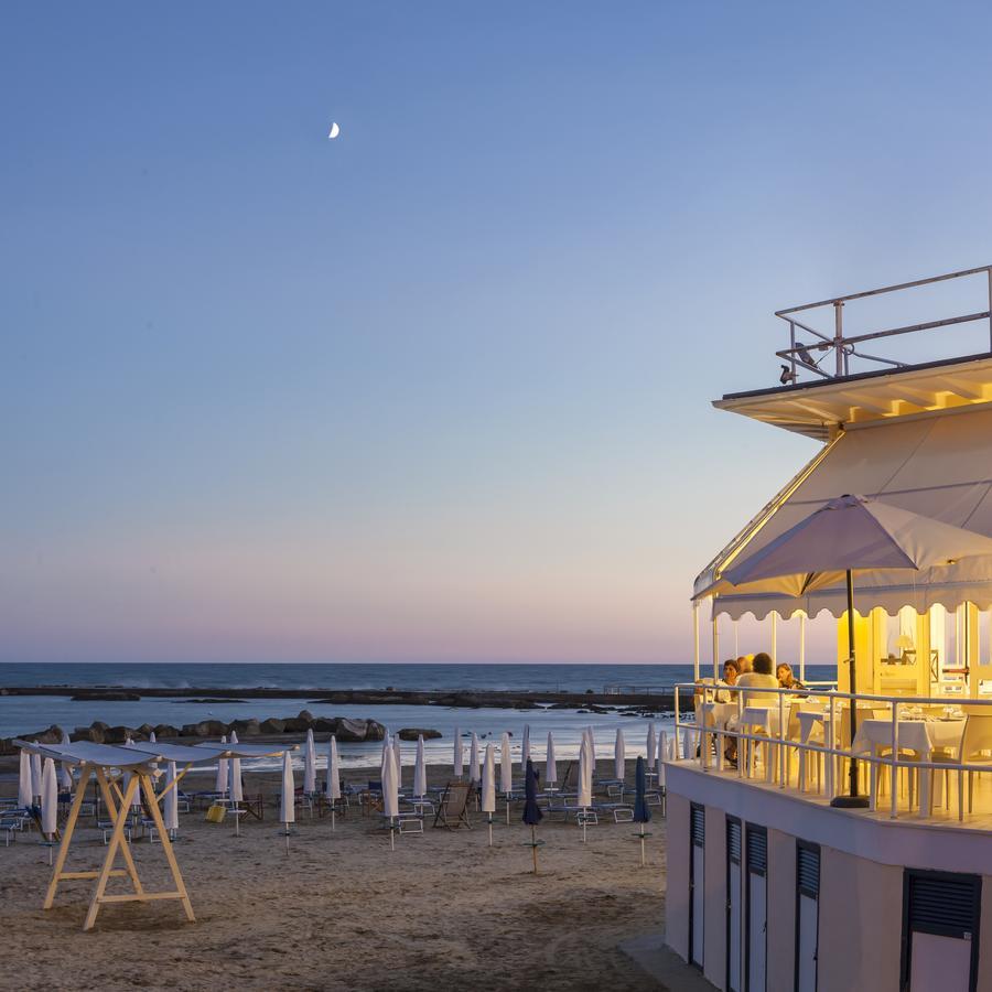 Hotel Riviera Anzio Esterno foto