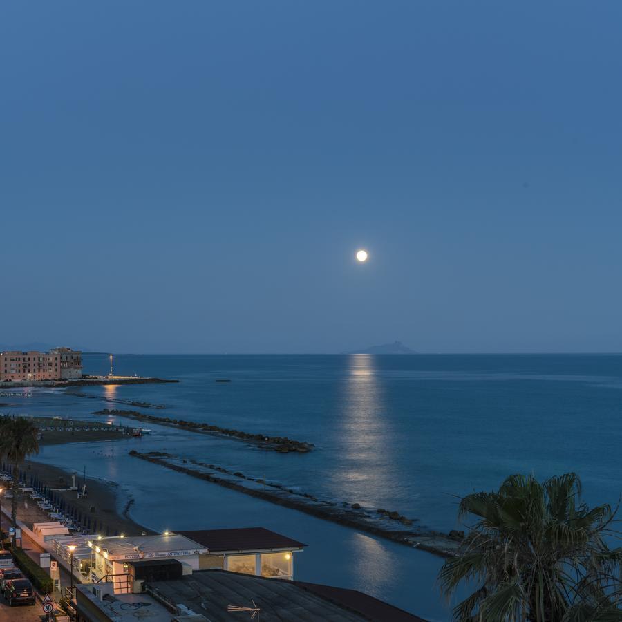Hotel Riviera Anzio Esterno foto