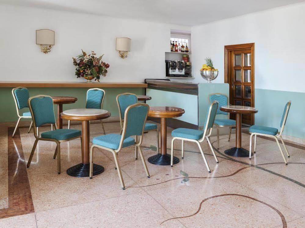 Hotel Riviera Anzio Esterno foto